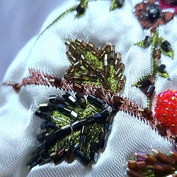 Hand beaded handbag - Picture 5 of 10